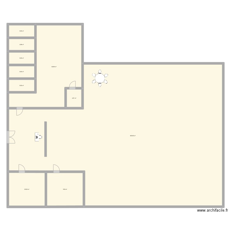 centre. Plan de 10 pièces et 535 m2