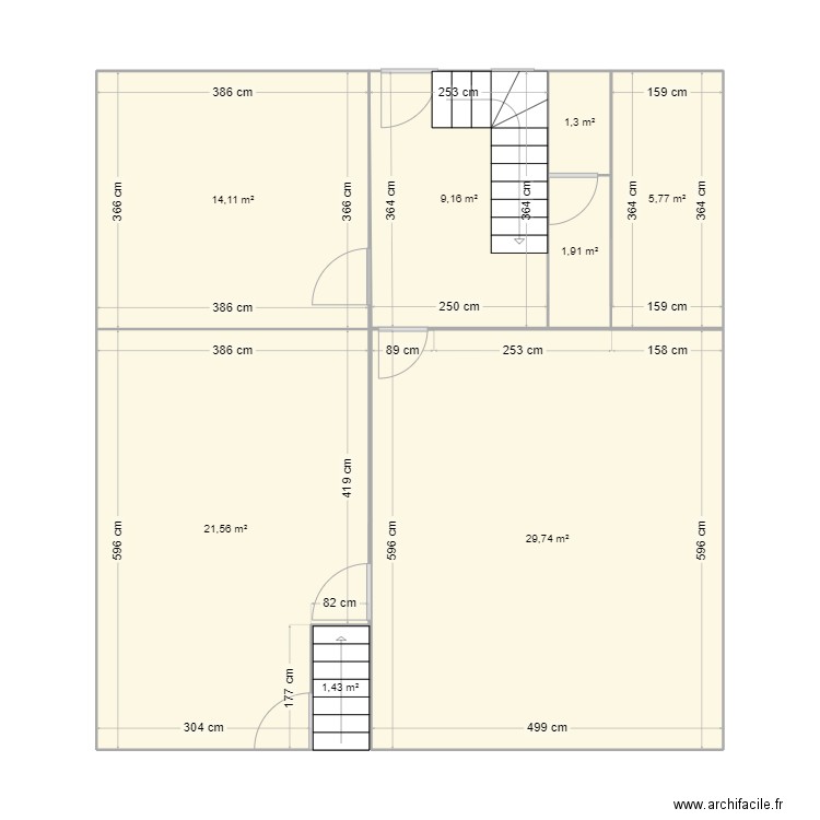 RDC. Plan de 8 pièces et 85 m2