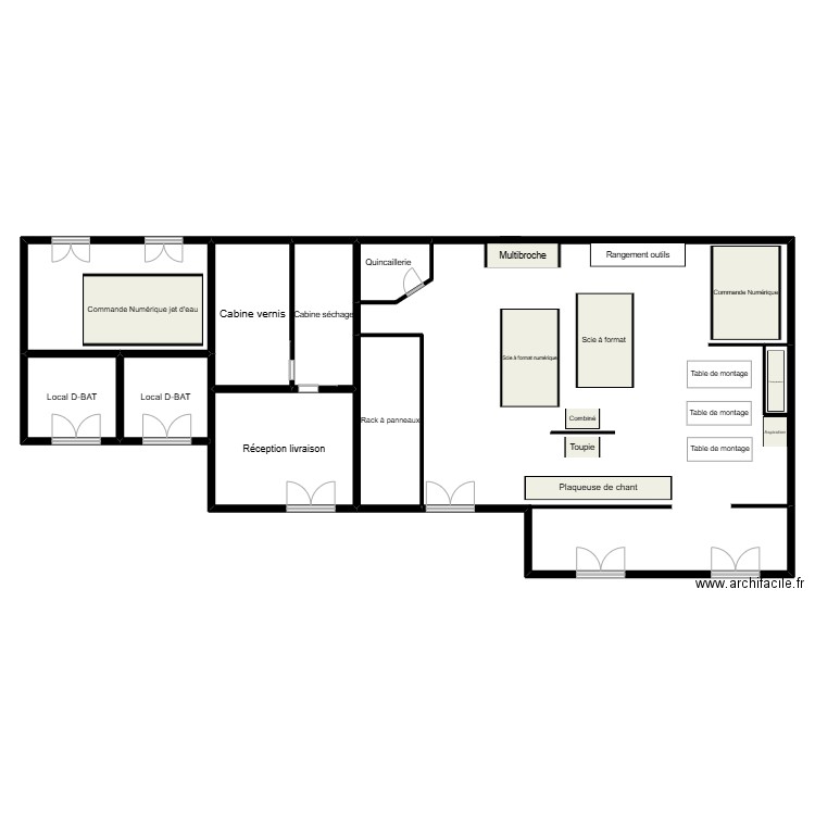 Atelier. Plan de 8 pièces et 145 m2