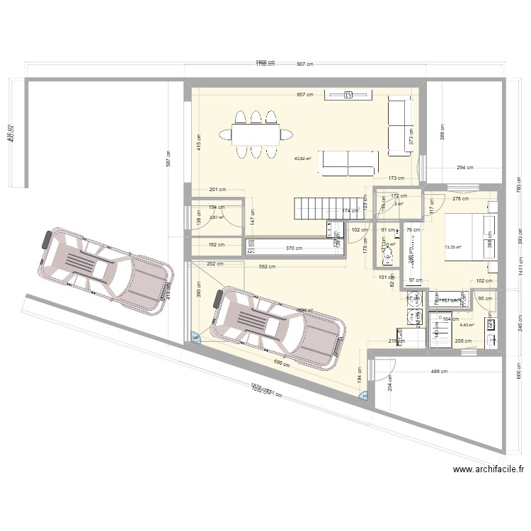 RDC. Plan de 7 pièces et 104 m2