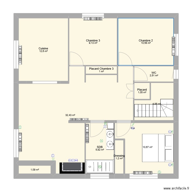 Maison. Plan de 12 pièces et 93 m2