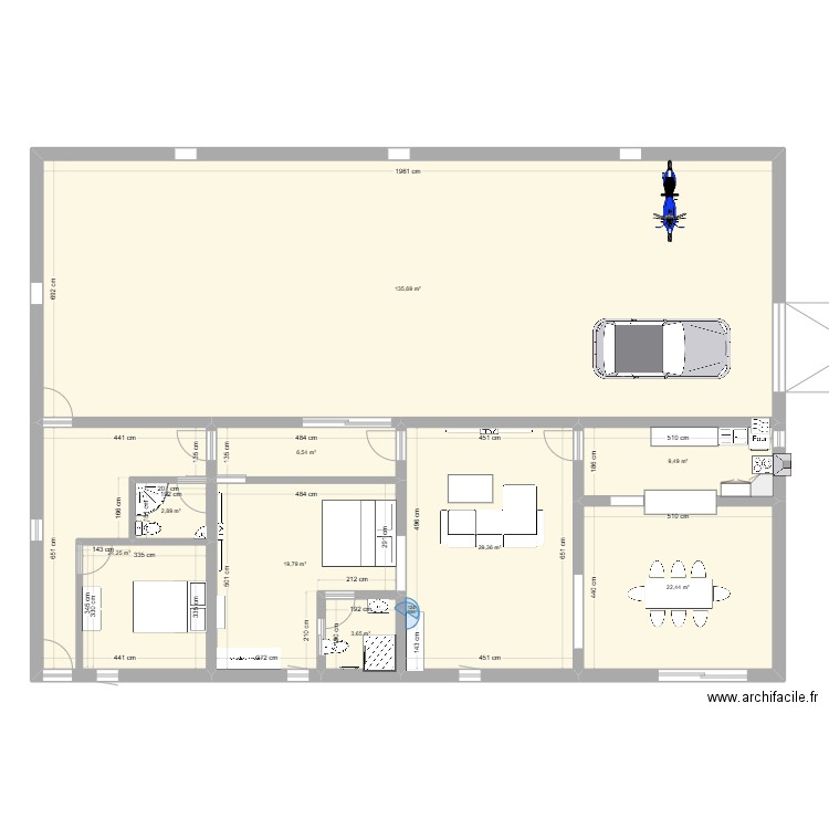 Hangar 28/12/24. Plan de 9 pièces et 254 m2