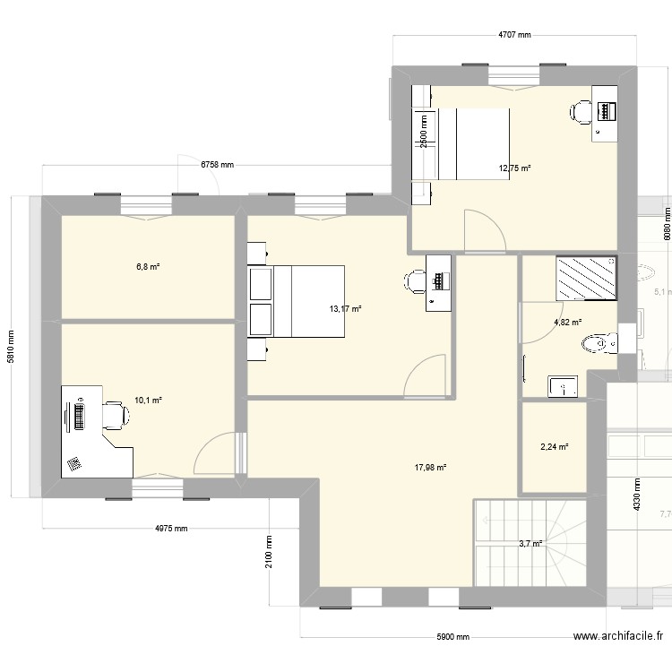 Projet en limite. Plan de 23 pièces et 185 m2