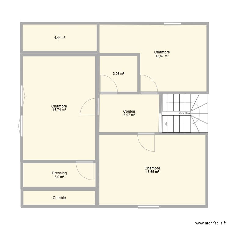 Etage. Plan de 8 pièces et 65 m2