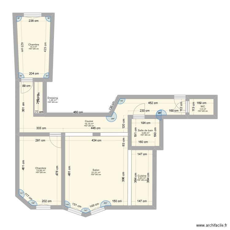 Maison. Plan de 8 pièces et 73 m2