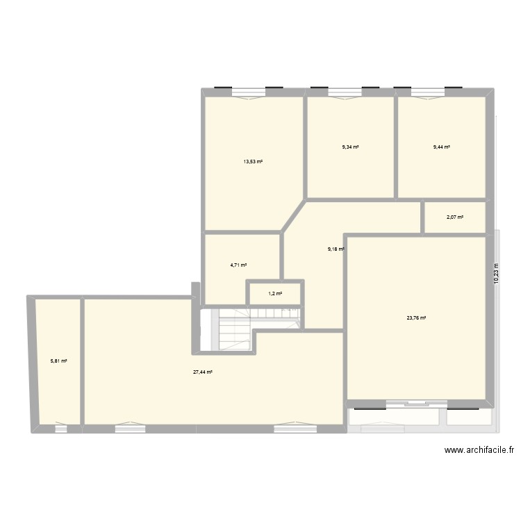 Norrois. Plan de 15 pièces et 150 m2