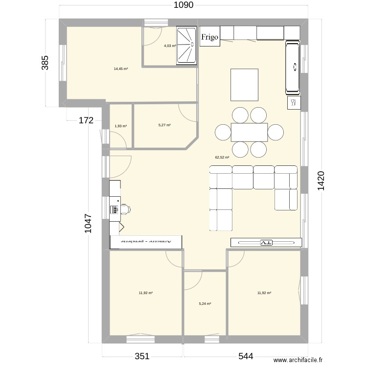 St Privat. Plan de 8 pièces et 117 m2