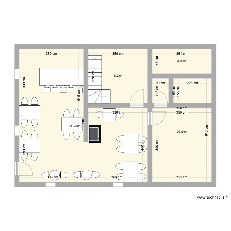 bar. Plan de 4 pièces et 82 m2