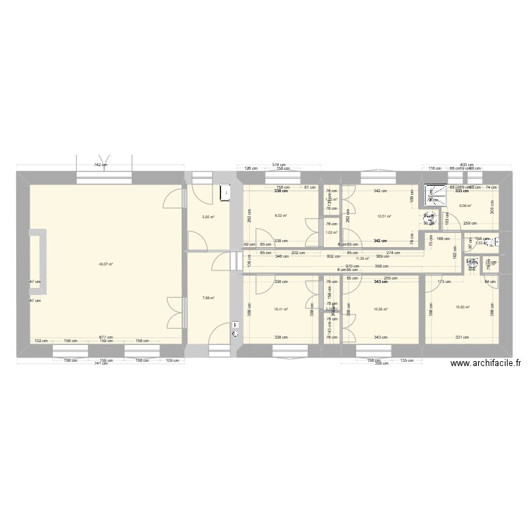 brousses. Plan de 15 pièces et 138 m2