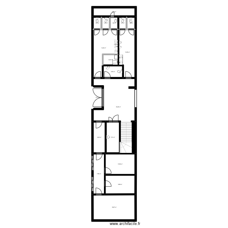 RDC SMYTHS TOYS. Plan de 19 pièces et 146 m2