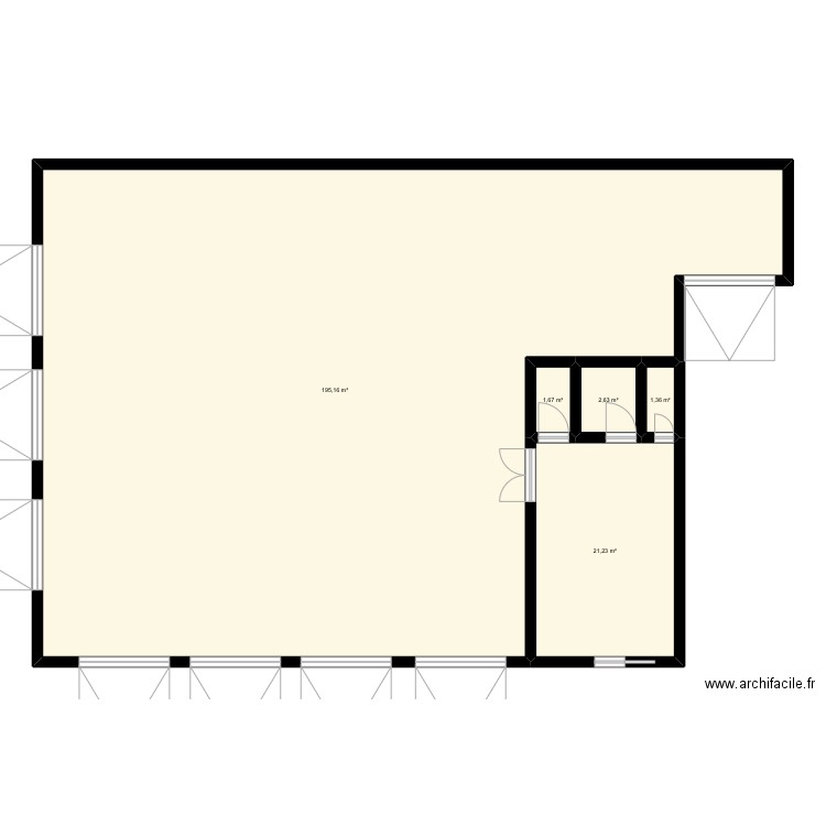 Garage canva. Plan de 5 pièces et 222 m2