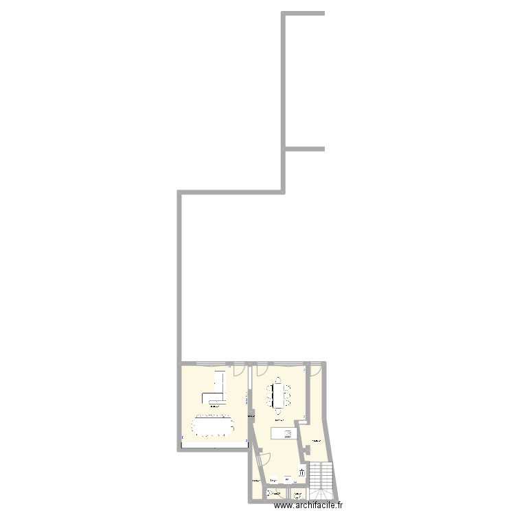 RDC. Plan de 7 pièces et 81 m2