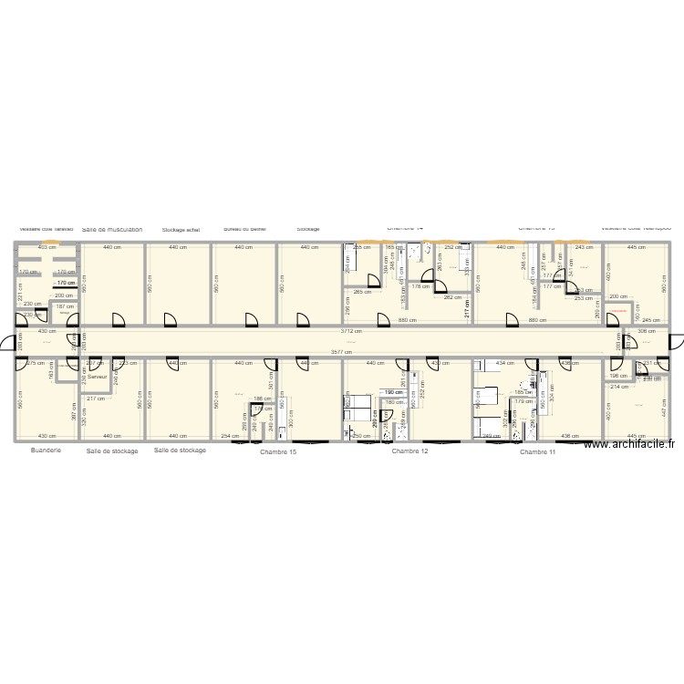 Bat B. Plan de 40 pièces et 572 m2