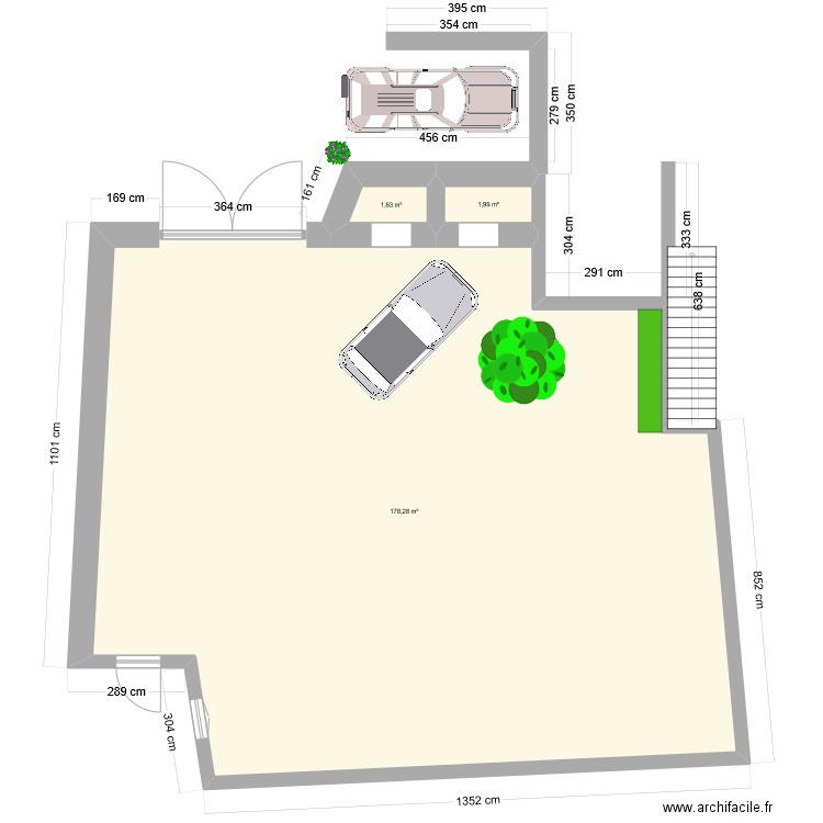 Court. Plan de 3 pièces et 182 m2