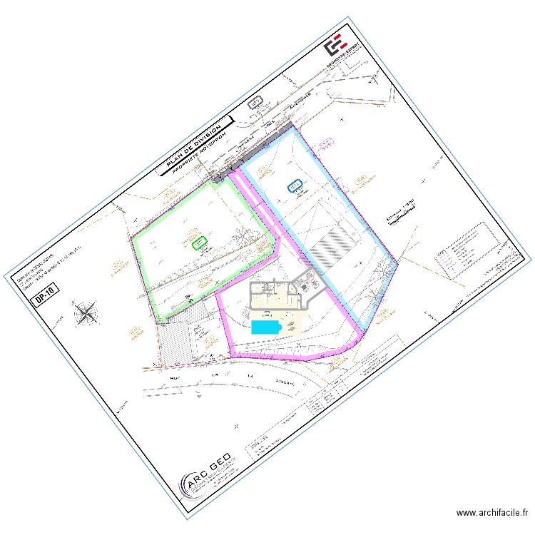 Face vue. Plan de 20 pièces et 309 m2