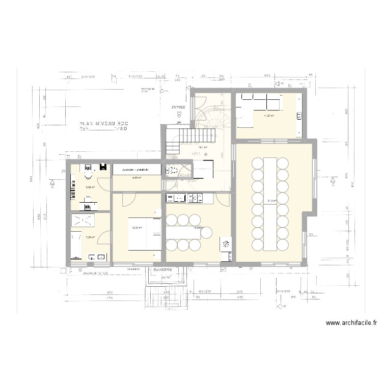 RDC. Plan de 8 pièces et 109 m2