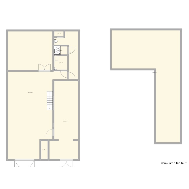 cellule 7E. Plan de 8 pièces et 255 m2