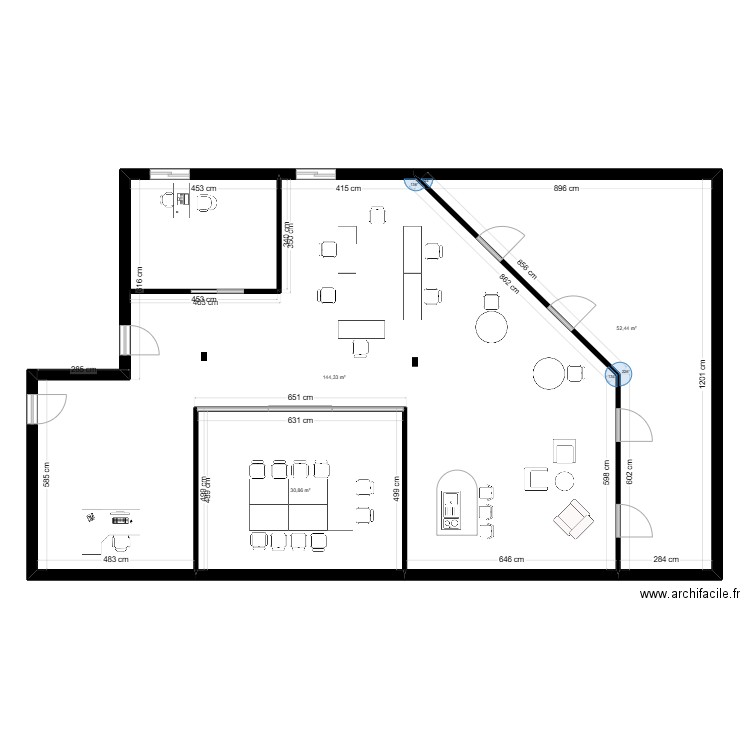 coworking. Plan de 3 pièces et 228 m2