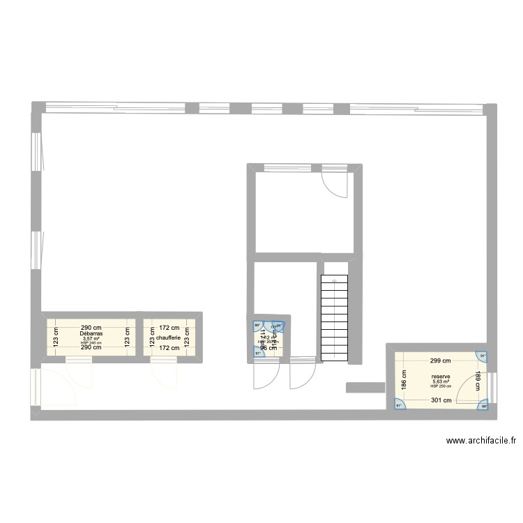 prieure. Plan de 4 pièces et 12 m2