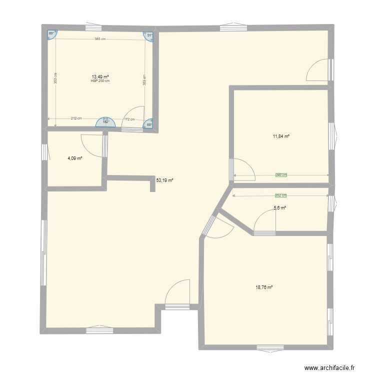 Maison 01 Tiébissou 00. Plan de 6 pièces et 107 m2