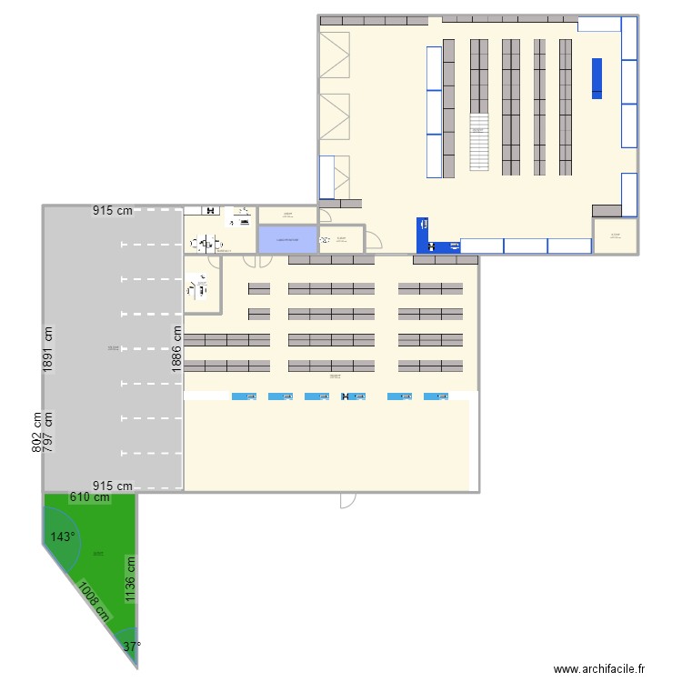 Saint-Flour. Plan de 10 pièces et 876 m2