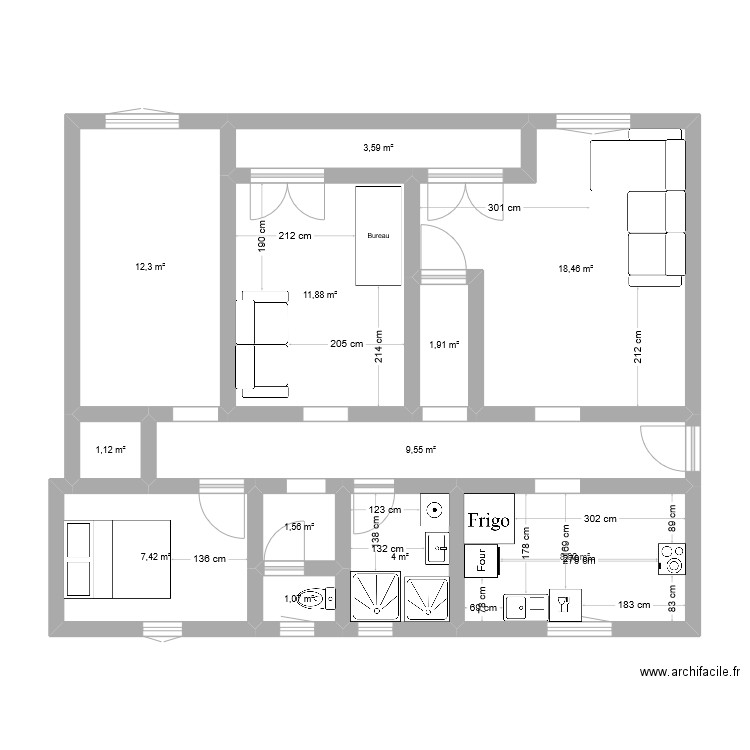 Maison. Plan de 12 pièces et 82 m2