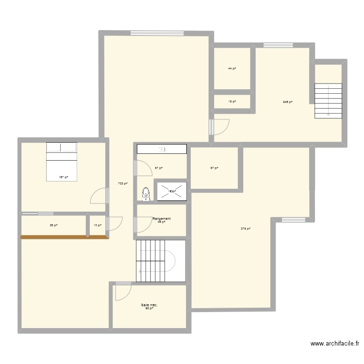 Soussol. Plan de 13 pièces et 173 m2