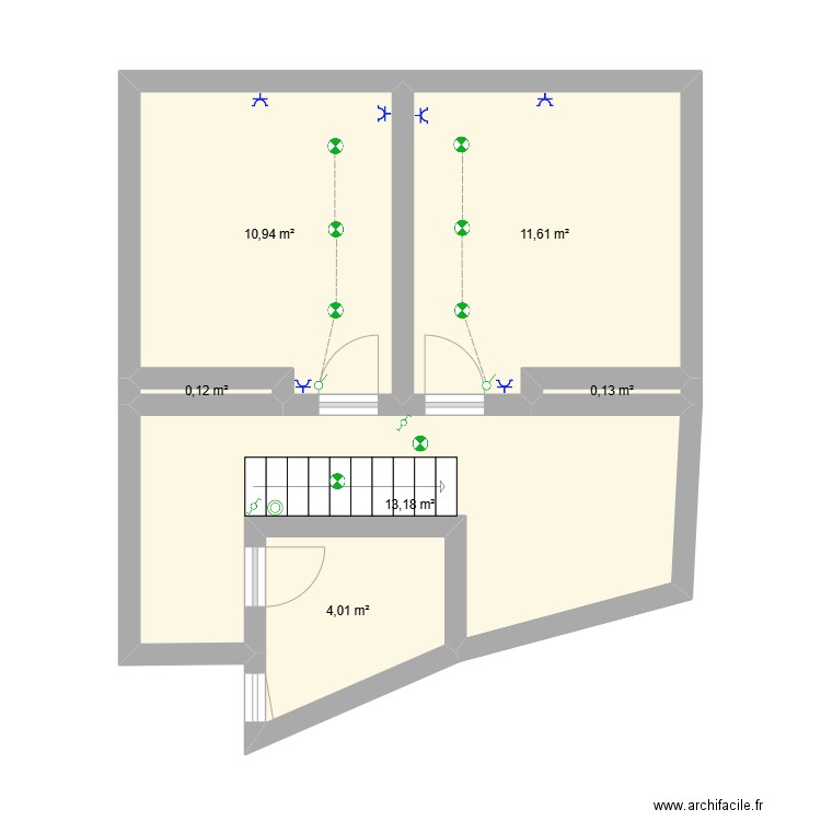 Grenier. Plan de 7 pièces et 40 m2