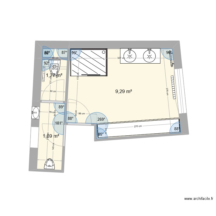 Salle de bain chez nous modifiée avec urinoir. Plan de 3 pièces et 12 m2