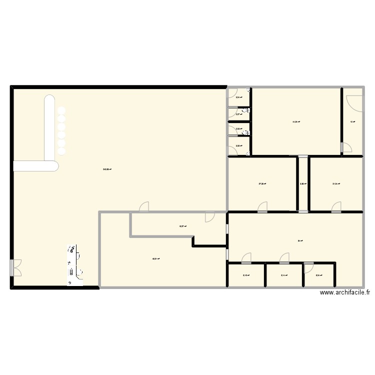 Brasserie. Plan de 16 pièces et 496 m2