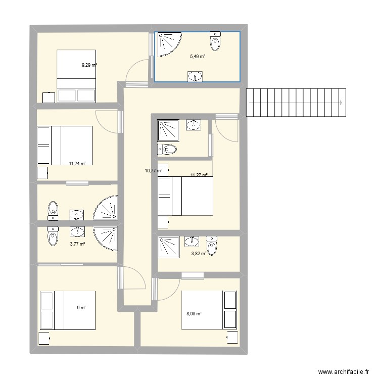 etage. Plan de 9 pièces et 73 m2