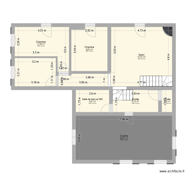 Maison. Plan de 8 pièces et 91 m2