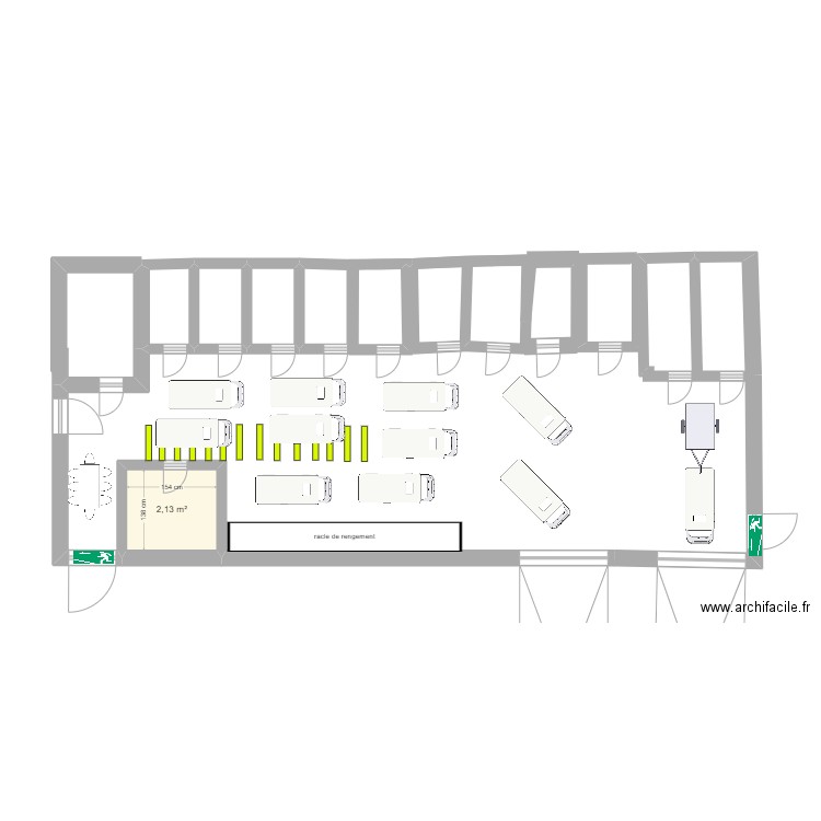 batiment. Plan de 7 pièces et 8 m2