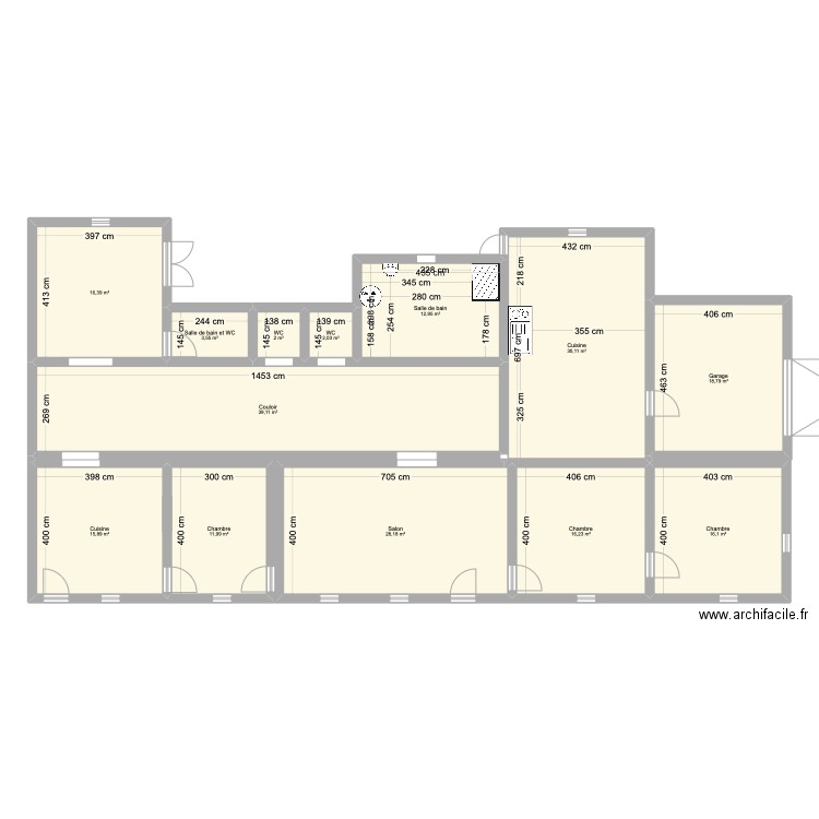 Maison roumaine. Plan de 13 pièces et 213 m2