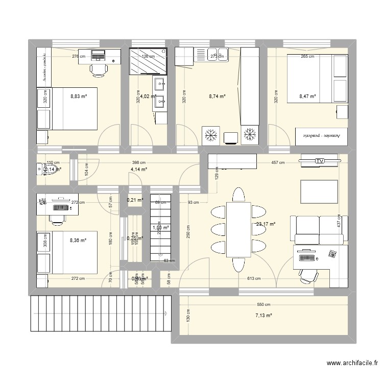 etage. Plan de 13 pièces et 77 m2