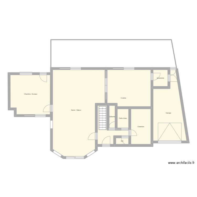 rdc. Plan de 9 pièces et 132 m2