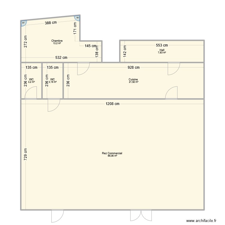 Rez Commerce . Plan de 6 pièces et 137 m2