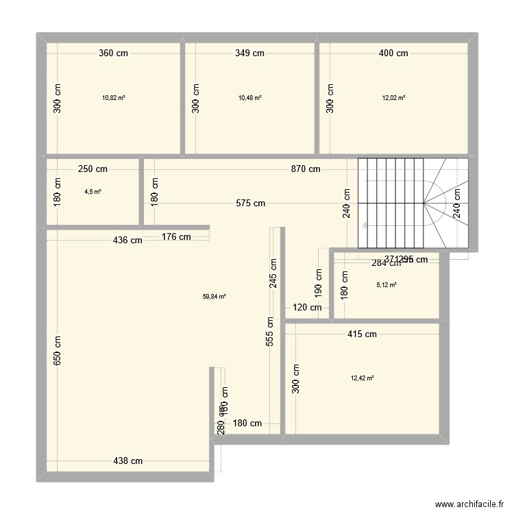 Foufou. Plan de 7 pièces et 115 m2