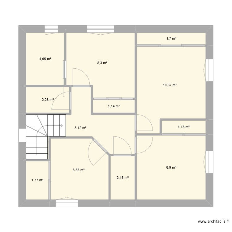 étage. Plan de 12 pièces et 57 m2