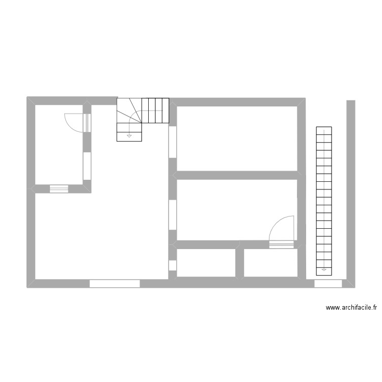 Rez de jardin. Plan de 5 pièces et 23 m2