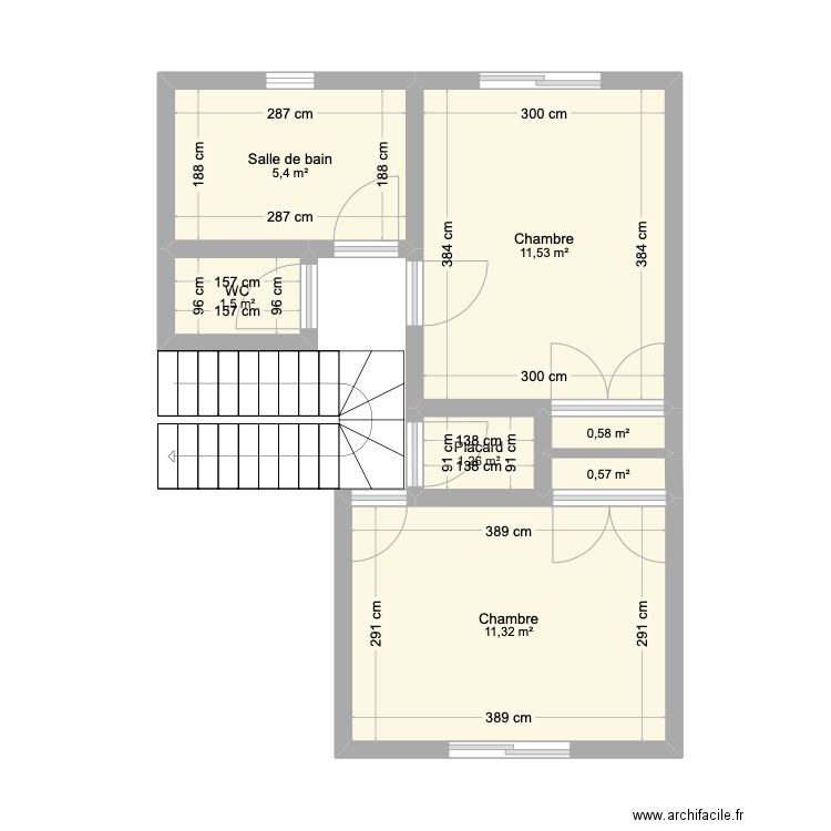 1er demi niveau. Plan de 7 pièces et 32 m2