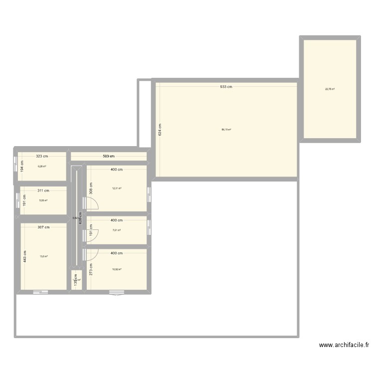 Plan suite à gauche. Plan de 11 pièces et 143 m2