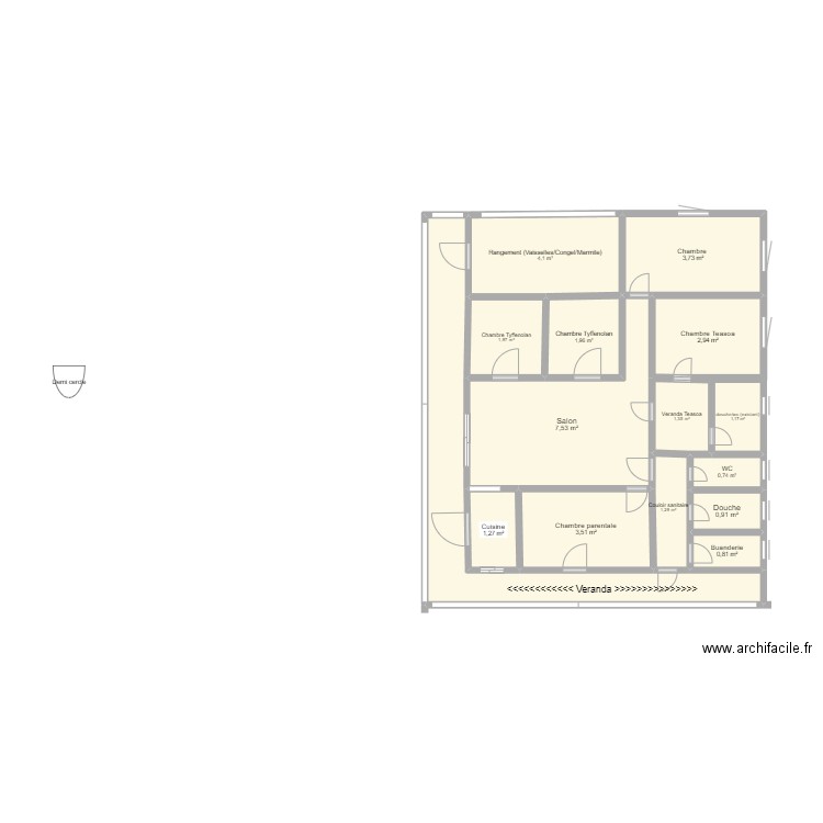 maison. Plan de 15 pièces et 42 m2