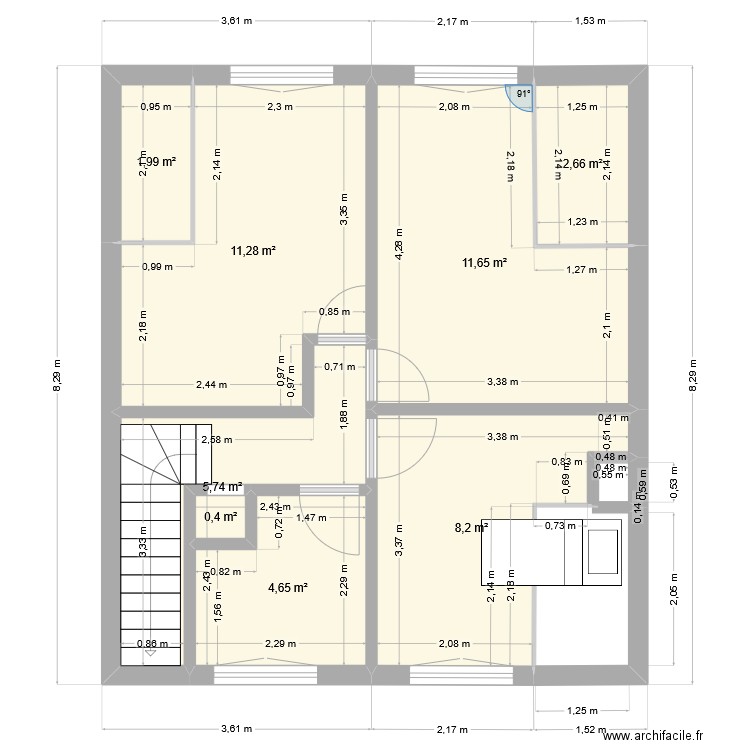 étage original. Plan de 8 pièces et 47 m2