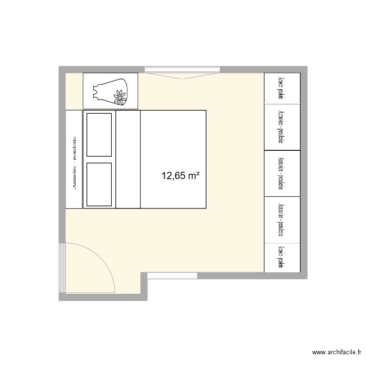 Lit a gauche. Plan de 1 pièce et 13 m2