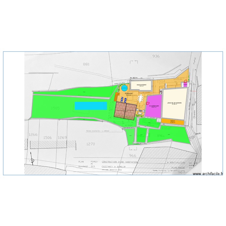 TERRAIN haut. Plan de 14 pièces et 585 m2