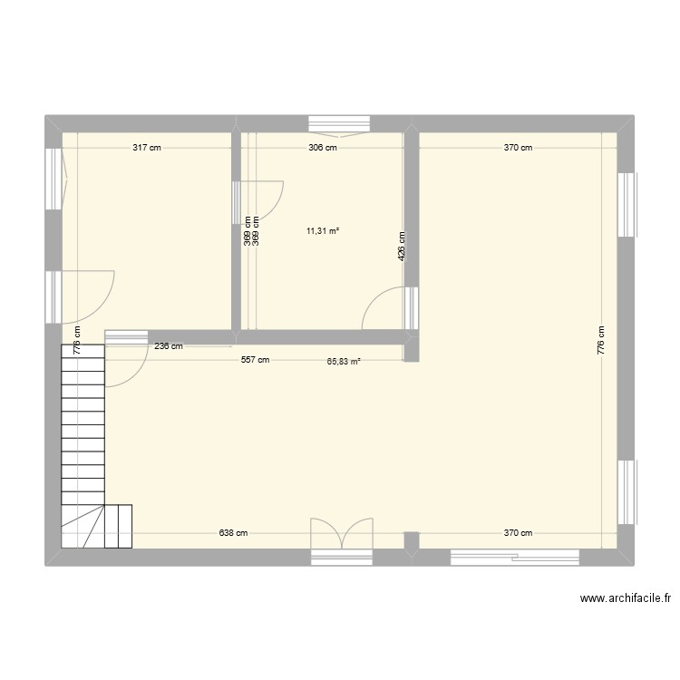 Avant. Plan de 2 pièces et 77 m2