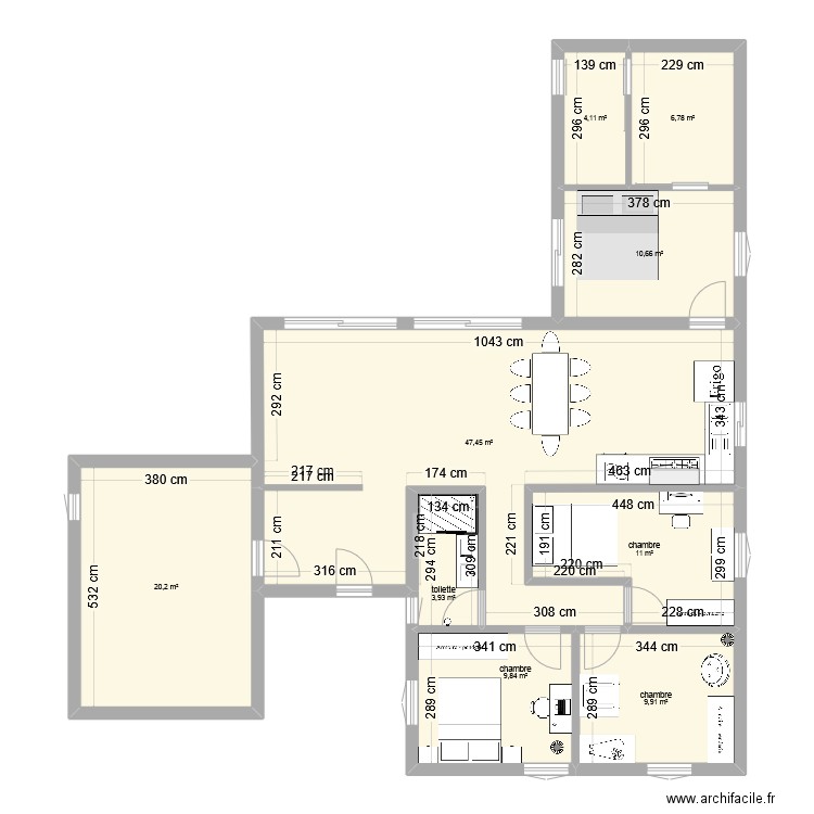 Maison. Plan de 9 pièces et 124 m2