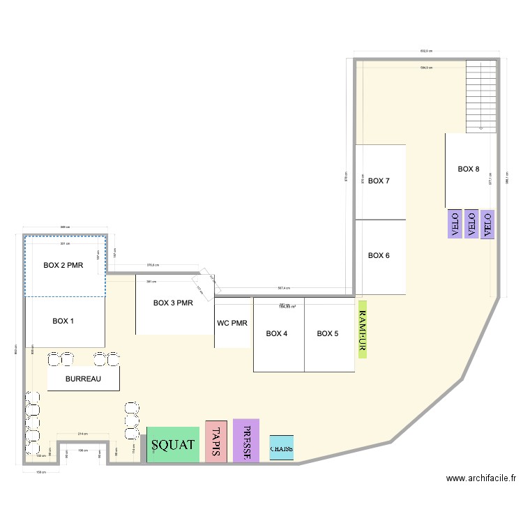 GRAND LOCAL. Plan de 1 pièce et 185 m2