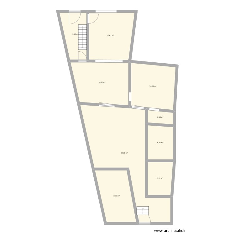 Roux. Plan de 9 pièces et 119 m2